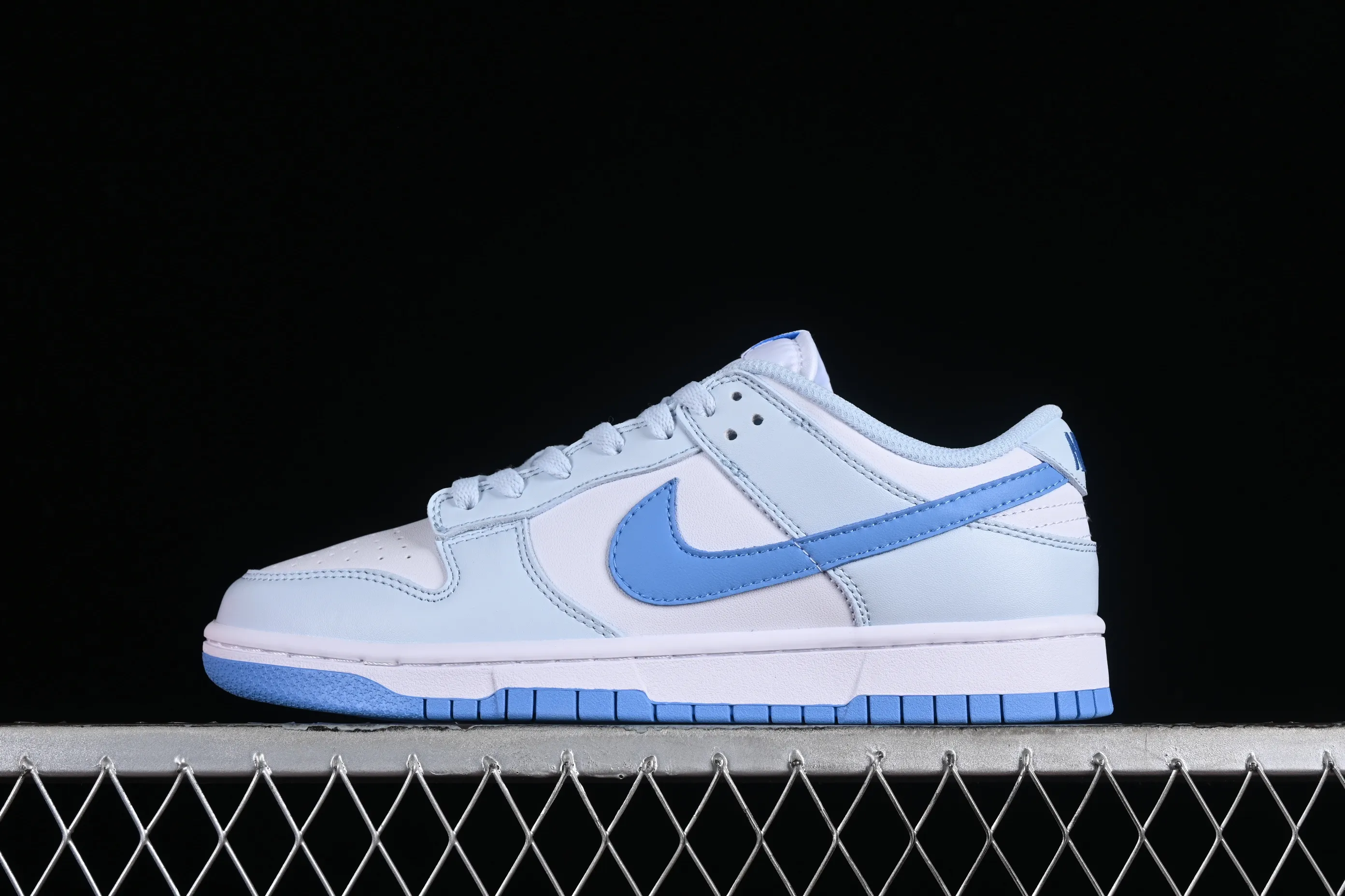 All categories Nk SB Dunk series Nk SB Dunk Low low-top sneakers F version Nk Dunk Low "Blue Tint" small fresh blue SB low-top casual sneakers DD1873-400